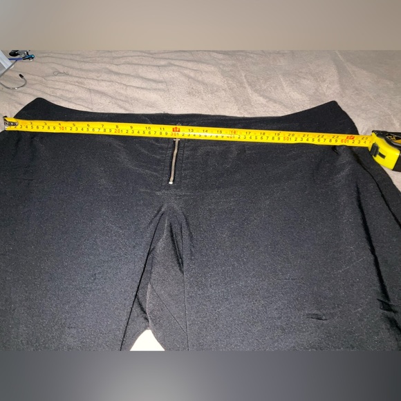 Plus Size Capri Pants - Black with zipper - Picture 5 of 11